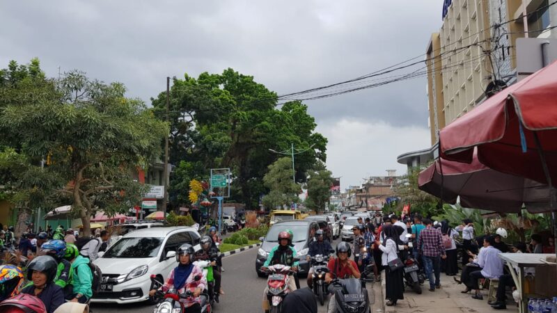 FOTO : Kondisi Jalan Depan BW Luxury Kota Jambi, Rabu (19/02/20) pukul 14.4 WIB