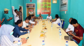 FOTO : Kapolres Tanjab Barat AKBP Guntur Saputro, S.IK, MH Saat Menyampaikan Arahan Pada Silaturrahmi di Kantor Bawaslu Kabupaten Tanjab Barat di jalan Prof. Sri Sudewi Kuala Tungkal, Rabu (04/03/20)