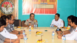 FOTO : Kapolres Tanjab Barat AKBP Guntur Saputro, S.IK, MH Saat Menyampaikan Arahan Pada Silaturrahmi di Kantor Bawaslu Kabupaten Tanjab Barat di jalan Prof. Sri Sudewi Kuala Tungkal, Rabu (04/03/20)