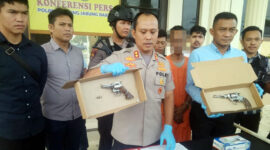 FOTO : Kapolres Tanjab Barat, AKBP Guntur Saputro, S.IK, MH Saat Pres Ril8s Kepada Awak Media di Mapolres, Selasa (10/03/20).