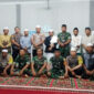 FOTO : Dandim 0419/Tanjab Letkol Inf Erwan Susanto, S.IP dan Kapolres Tanjab Barat AKBP Guntur Saputro, SIK, MH bersama Jamaah Salat Subuh di Masjid Masjid Nurul Islam, Kelurahan Pelabuhan Dagang, Kecamatan Tungkal Ulu, Rabu (11/03/20)