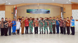 Foto Bersama Rapat Koordinasi Persiapan sekaligus Ekspose  Komandan Pangkalan AL Palembang Kolonel Saryanto terkait rencana rangkaian kegiatan Muhibah Maritim II di gedung Balai Pertemuan kantor Bupati, Kamis (12/03/20). FOTO/Hmas Setda Tjb