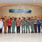 Foto Bersama Rapat Koordinasi Persiapan sekaligus Ekspose  Komandan Pangkalan AL Palembang Kolonel Saryanto terkait rencana rangkaian kegiatan Muhibah Maritim II di gedung Balai Pertemuan kantor Bupati, Kamis (12/03/20). FOTO/Hmas Setda Tjb