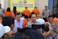 FOTO : Kapolres Tanjung Jabung Barat AKBP Guntur Saputro, SIK, MH Memimpin Pres Rilis Kasus Ops Antik di Mapolres, Rabu (18/33/20).