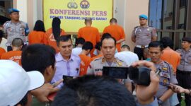 FOTO : Kapolres Tanjung Jabung Barat AKBP Guntur Saputro, SIK, MH Memimpin Pres Rilis Kasus Ops Antik di Mapolres, Rabu (18/33/20).