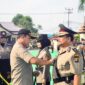 FOTO : Kapolres Tanjung Jabung Barat AKBP Guntur Saputro, SIK, MH Memimpin Memasang Tanda Jabatan Kepada Kabag Ren Polres Tanjabbar yang Baru, Senin (24/03/20).