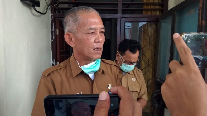 FOTO : Taharuddin, selaku Juru Bicara Tim Gugus Pencegahan dan Penanggulangan Covid-19 Kabupaten Tanjung Jabung Barat kepada sejumlah wartawan, Senin (23/03/20) sore.