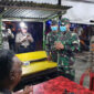 FOTO : Dandim 0419/Tanjab Letkol Inf Erwan Susanto, S.IP dan Kapolres AKBP Guntur Saputro, SIK, MH Memberikan Himbauan Kepada Warga yang masih nongkrong di Warkop Simpang Misno, Rabu  (24/03/20).