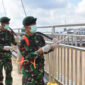 FOTO Komandan Korem 042/Gapu Kolonel Arh Elphis Rudy, M.Sc, S.S Memimpin Penyemprotan di beberapa fasilitas umum dan Perkantoran hari ini Kamis (26/03/20).