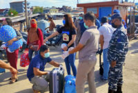 FOTO : Personil Gabungan TNI-Polri, KKP, KPLP, Syahbandar dan Dinas Kesehatan Melakukan Pemeriksaan Terhadap Penumpang Speed boat SUN RICKO 88 dari Batam di Pelabuahan LLASDP Kuala Tungkal, Kamis (26/03/20)