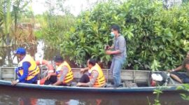 FOTO : Kapolres Tanjab Barat AKBP Guntur Saputro, SIK, MH Saat Turut Serta Mepakukan Pencarian Korban, Sabtu (28/03/20)