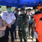 FOTO : Fachrori Umar saat Meninjau Posko Pemeriksaan batas provinsi, Jambi – Sumatera Selatan di Desa Suka Damai RT 1 Rimba Jaya Kecamatan Mestong, Kabupaten Muaro Jambi bersama Kapolda Jambi Irjen.Pol Firman Shantyabudi, Danrem 042/Garuda Putih Kolonel ARH Elphis Rudy dan beberapa orang dari Gugus Tugas Penanganan Covid-19 Provinsi Jambi, Rabu (01/04/20).