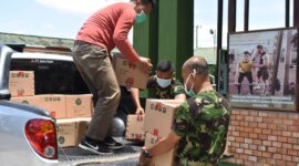 FOTO : PT. Bhaskara Sinar Sakti Grup Serahkan 453 Liter Disinfektan Kepada Korem 042/Gapu, Rabu (08/04/20)