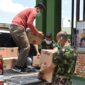 FOTO : PT. Bhaskara Sinar Sakti Grup Serahkan 453 Liter Disinfektan Kepada Korem 042/Gapu, Rabu (08/04/20)