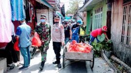 FOTO : Kegiatan Pembagian Paket Sembako oleh Polres Tanjab Barat, Kodim 0419 dan Yayasan Budhi Luhur, Senin (13/03/20)