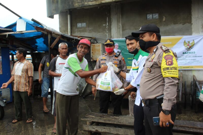 FOTO : Pelaksanaan Pendistribusian Bantuan Oleh Baznas Tanjab Barat, Selasa (14/04/20).