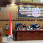 FOTO : Bupati Tanjung Jabung Barat Dr. Ir. H. Safrial MS didampingi Wakil Bupati Drs. H. Amir Sakib hadiri Rapat Paripurna Kedua DPRD dengan agenda penyampaian pemandangan umum Fraksi DPRD atas LKPJ Tahun 2019 yang disampaikan Bupati Tanjung Jabung Barat pada Rapat Paripurna pertama beberapa waktu lalu. Selasa (21/04/20).