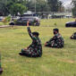 FOTO : Koandan Korem 042/Gapu, Kolonel Kav M. Zulkifli Saat Memberikan Arahan Kepada Personial B Yonif Raider 142 KJ di Kabupaten Tebo, Kamis (30/04/20)