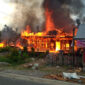 FOTO : Peristiwa kebakaran melanda rumah warga di Parit Kerbau, RT 07, Desa Bunga Tanjung, Kecamatan Betara, Kabupaten Tanjung Jabung Barat, Minggu (03/05/20)