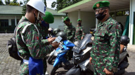 Korem 042/Gapu Jambi menggelar pemeriksaan seluruh dokumen Kendaraan Dinas dan Kendaraan Pribadi baik roda dua maupun roda empat tanpa terkecuali yang dimiliki oleh seluruh Personil Makorem 042/Gapu/Gambar.Dok.Kapenrem, (04/05/20).