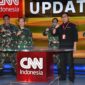 FOTO : Kepala Dinas Penerangan Angkatan Darat (Kadispenad) Kolonel Inf Nefra Firdaus Bersama Direktur Utama CNN Indonesia, Titin Rosmasari di Studio Trans TV Jln. P. Tendean, Mampang, Jakarta Selatan, Kamis (14/05/20).