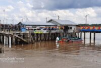 FOTO : Aktivitas Pelabuhan Hanya Tampak Beberapa Speedboad Saja yang Bersandar di Pelabuhan H. Abas Kuala Tungkal, Sabtu (16/05/20)