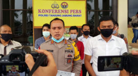 FOTO : Kapolres Tanjab Barat AKBP Guntur Saputro, SIK, MH saat Menggelar Konfrensi Pers di Mapolres, Rabu (27/05/20)