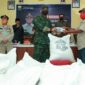 FOTO : Danrem 042/Gapu Kolonel Kav. M.Zulkifli Dampingi Gubernur Jambi Dr H Fachrori Umar Menyerahman Bantuan sosial berupa Jaring Pengaman Sosial (JPS) Covid-19 dari anggaran Pemerintah Provinsi Jambi, Selasa (02/06/20).