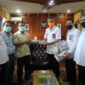 Pemerintah Kabupaten Tanjung Jabung Barat melalui Dinas Tenaga Kerja (Disnaker) menerima bantuan 9.000 pcs masker dari PT. Petro China international Jabung Ltd. Bantuan Masker diserahkan oleh Lasno dari Divisi Comdev PT. Petro China International Jabung Ltd dan diterima langsung oleh Sekretaris Daerah Ir. H. Agus Sanusi, M.Si di ruang kerjanya, Rabu (03/06/20).