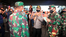Kapolri Jenderal Polisi Idham Azis bersama Panglima TNI Marsekal TNI Hadi Tjahjanto meninjau Pasar Tanah Abang, Jakarta Pusat dan Bandara Soekarno Hatta. Sidak mendadak (Sidak) itu dilakukan pada, Kamis (11/06/20).
