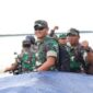 FOTO : Komandan Kodim 0419/Tanjab Letkol Inf Erwan Susanto, S.IP Meni jau Lokasi TMMD di Desa Labuhan Pering Kec. Sadu Kab. Tanjab Timur.