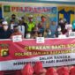 FOTO : Polres Tanjab Barat gelar Bakti Sosial berupa Pemberian Sembako, Munggu (14/06/20).