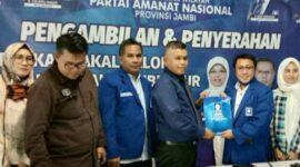 FOTO : Tim utusan Safrial yaitu Adi Rahadian selaku Ketua Rumah Perjuangan Safrial dan Jubir Safrial Fikri Riza.