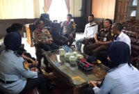 FOTO : Kapolres AKBP Guntur Saputro, SIK, MH Saat Audiensi dan Koordinsi dengan Kejaksaan Tanjab Barat dan Lapas Kelas II B Kuala Tungkal di Ruang Kerja Kapolres, Kamis (18/06/20).