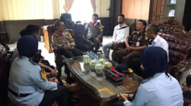 FOTO : Kapolres AKBP Guntur Saputro, SIK, MH Saat Audiensi dan Koordinsi dengan Kejaksaan Tanjab Barat dan Lapas Kelas II B Kuala Tungkal di Ruang Kerja Kapolres, Kamis (18/06/20).