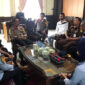 FOTO : Kapolres AKBP Guntur Saputro, SIK, MH Saat Audiensi dan Koordinsi dengan Kejaksaan Tanjab Barat dan Lapas Kelas II B Kuala Tungkal di Ruang Kerja Kapolres, Kamis (18/06/20).