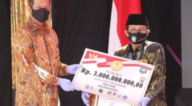 FOTO : Gubernur Jambi, H. Fachrori Umar di Gedung Sasana Bhakti Praja, Kementerian Dalam Negeri, Jakarta Pusat Saat Menerima Penghargaan, Senin (22/06/20).