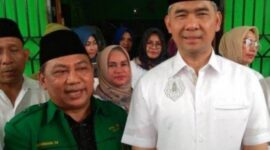 FOTO : Dr. H. Syarif Fasha (Baju Putih)