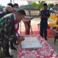 FOTO : Komandan Pangkalan Utama TNI AL Palembang Kolenel Laut (P) Saryanto Meresmikan Pos Angkatan Laut (Posal) Kuala Tungkal di Pantai Pelabuhan Roro, Desa Tungkal I, Kabupaten Tanjab Barat, Jumat (26/06/20).