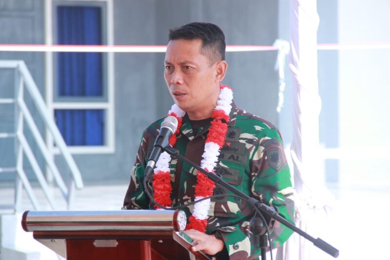 FOTO : Danlanal Palembang Kolonel Laut (P) Saryanto saat Meresmikan Pos TNI AL kawasan Pelabuhan Roro Kuala Tungkal, Jumat (26/06/20).
