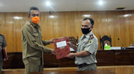 FOTO : Sekretaris Daerah Kabupaten Tanjung Jabung Barat, Ir. H. Agus Sanusi M. Si tandatangani Perjanjian Kerjasama bidang pertanahan antara Pemkab dengan Badan Pertanahan Nasional (BPN) Tanjung Jabung Barat. Senin (29/06/20).