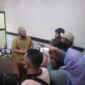 FOTO : Bupati Tanjab Barat H. Safrial Memberikan Keterangan Kepada Awak Media, Senin (29/06/20).