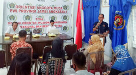 FOTO : PWI Provinsi Jambi Gelar Orientasi Anggota Muda Wartawan PWI Angkatan I 2020 di Kantor Sekretariat PWI Jambi, Jalan Jakarta Ujung Kota Baru Jambi, Sabtu (04/07/20).