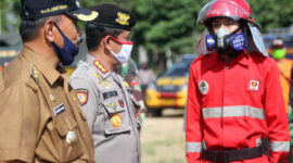 FOTO : Wabup Drs. H. Amir Sakib Saat Ikuti Apel Siaga Pencegahan Dan Pengendalian Kebakaran Hutan dan Lahan Provinsi Jambi di Lapangan Bola Distrik VII PT. Wirakarya Sakti (WKS) Tanjab Timur, Senin (06/07/20).