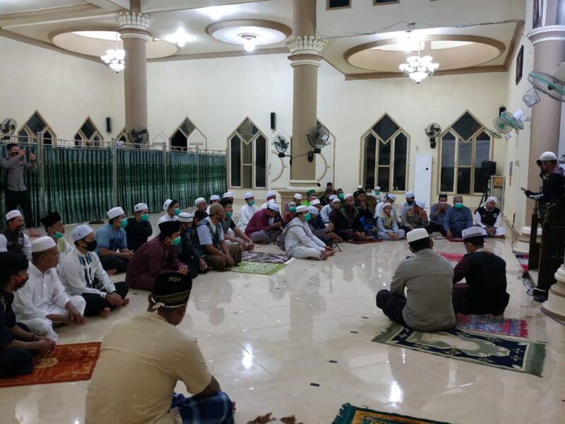 FOTO : Polres Tanjab Barat Menggelar Subuh Keliling Bersama Bikers Subuhan di Masjid Nur Annisa Komplek Mapolres Tanjab Barat, Sabtu (11/07/20)