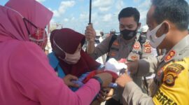 FOTO : Kapolres Tanjab Barat AKBP Guntur Saputro Saat Berada di Pelabuhan LASDP Kuala Tungkal, Sabtu (11/07/20).