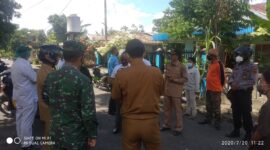 FOTO : Tim Gugus Tugas Penanganan Covid-19 Kecamatan Betara Melakukan Rapid Test di Salah Satu Keluarga 4 karyawan PT PetroChina Betara yang dinyatakan positif Corona, Senin (20/07/20).