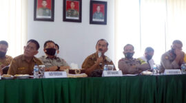 FOTO : Wakil Bupati Tanjung Jabung Barat, H. Amir Sakib Saat Mengikuti Rapat Koordinasi penanggulangan Kebakaran Lahan dan Hutan Provinsi Jambi Tahun 2020 di Ruang Rapat Danrem 042 Garuda Putih, Senin  (20/07/20).