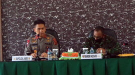FOTO : Danrem 042/Gapu Brigjen TNI M. Zulkifli bersama Kapolda Jambi Irjen Pol Firman Shantyabudi Memimpin Rapat Koordinasi Pengendalian Karhutla Prov Jambi Tahun 2020, di Makorem 042/Gapu, Senin (20/07/20).
