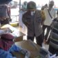 FOTO : Kapolres Tanjabbar AKBP Guntur Saputro, SIK, MH saat Memantau Rapid tes Massal Terhadap Penumpang di Pelabuhan LLASDP Kuala Tungkal, Rabu (22/07/20).